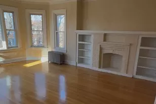 7825 S Phillips Ave, Chicago, IL 60649 - Photo 2