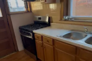 7825 S Phillips Ave, Chicago, IL 60649 - Photo 8