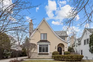 33 Washington Cir, Lake Forest, IL 60045 - Photo 2