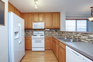 2459 Mayfield Dr, Montgomery, IL 60538 - Photo 6