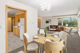 938 Hillcrest Rd, Elgin, IL 60123 - Photo 6