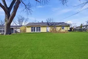 7873 Asbury Cir, Hanover Park, IL 60133 - Photo 20