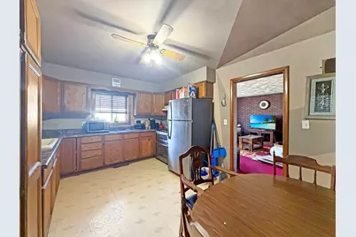 1245 W Violet Street, Freeport, IL 61032 - Photo 2