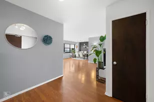 4200 N Marine Dr, Chicago, IL 60613 - Photo 2