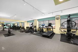 4200 N Marine Dr, Chicago, IL 60613 - Photo 14