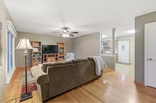 1106 Lovell Ct, Elk Grove Village, IL 60007 - Photo 10