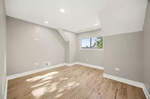 8645 S Bennett Ave, Chicago, IL 60617 - Photo 28