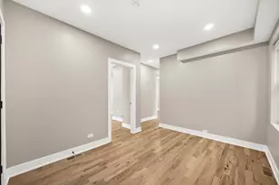 8645 S Bennett Ave, Chicago, IL 60617 - Photo 16