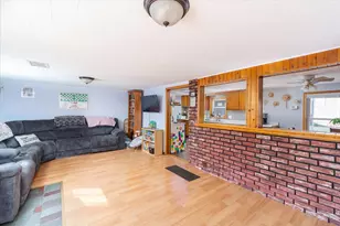 609 N Lincoln St, Utica, IL 61373 - Photo 6