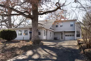 609 N Lincoln St, Utica, IL 61373 - Photo 1
