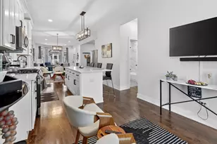 2817 N Sacramento Ave, Chicago, IL 60618 - Photo 10