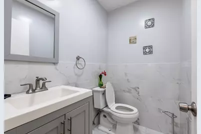 2612 W Pratt Boulevard, Chicago, IL 60645 - Photo 10