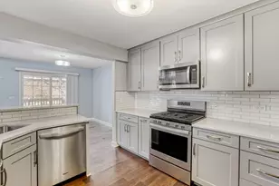 2222 Seaver Ln, Hoffman Estates, IL 60169 - Photo 10