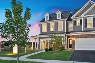 2256 Horseshoe Cir, Naperville, IL 60564 - Photo 2