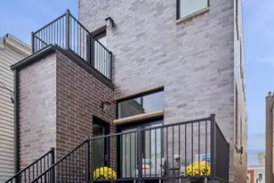 2154 W Erie St, Chicago, IL 60612 - Photo 2