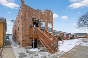 5718 W 63rd Pl, Chicago, IL 60638 - Photo 2