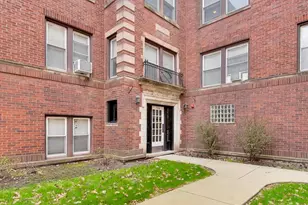 126 Clyde Ave, Evanston, IL 60202 - Photo 2