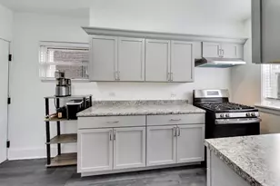 126 Clyde Ave, Evanston, IL 60202 - Photo 8