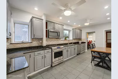 10337 S Hamilton Avenue, Chicago, IL 60643 - Photo 8