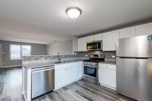 2053 Westview Ln, Round Lake Beach, IL 60073 - Photo 4