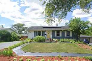 2713 Forest Glen Pkwy, Woodridge, IL 60517 - Photo 1