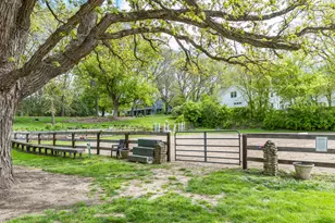 277 Little Stonegate Ct, Cary, IL 60013 - Photo 32