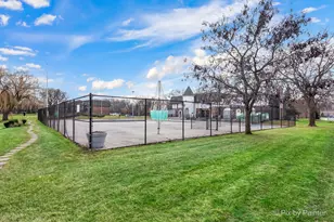 9407 Bay Colony Dr, Des Plaines, IL 60016 - Photo 16