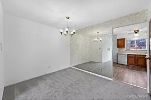 9407 Bay Colony Dr, Des Plaines, IL 60016 - Photo 10