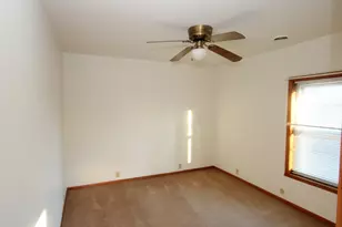 609 1/2 Blakely St, Woodstock, IL 60098 - Photo 4