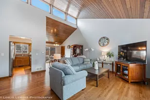 2469 Lakeside Dr, Aurora, IL 60504 - Photo 2