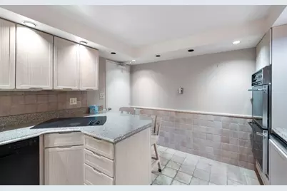 175 E Delaware Place #8401-02, Chicago, IL 60611 - Photo 18