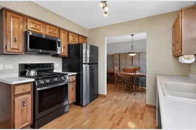 1221 Driftwood Lane, Bartlett, IL 60103 - Photo 6