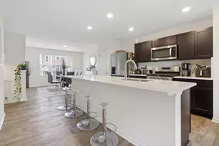 862 Briar Gln Ct, Hampshire, IL 60140 - Photo 4