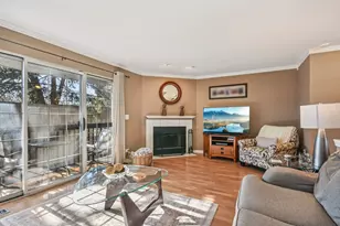 241 E Parallel St, Palatine, IL 60067 - Photo 8