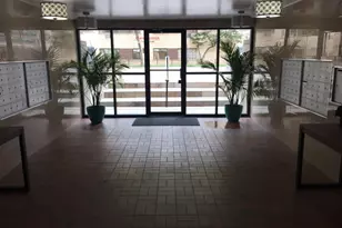 1025 W Hollywood Ave, Chicago, IL 60660 - Photo 2