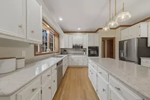 55 Oak Creek Dr, Yorkville, IL 60560 - Photo 8