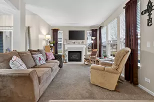 2725 Acorn Ct, West Dundee, IL 60118 - Photo 8