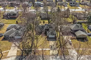 18W089 Claremont Dr, Darien, IL 60561 - Photo 4