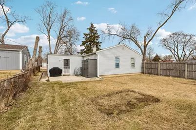 820 S Pine Street, Streamwood, IL 60107 - Photo 22