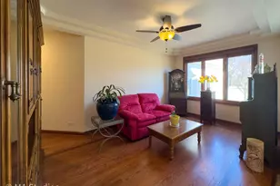 9030 Elm Ave, Burr Ridge, IL 60527 - Photo 8