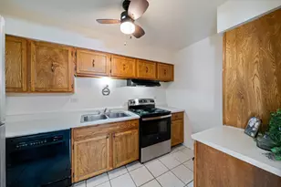 826 E Old Willow Rd, Prospect Heights, IL 60070 - Photo 8