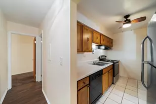 826 E Old Willow Rd, Prospect Heights, IL 60070 - Photo 10