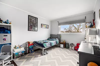 566 W Comstock Avenue, Elmhurst, IL 60126 - Photo 10