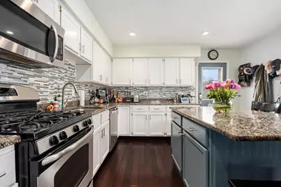 566 W Comstock Avenue, Elmhurst, IL 60126 - Photo 4