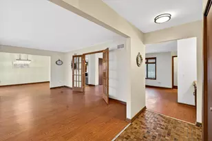 938 Duvall Dr, Woodstock, IL 60098 - Photo 2