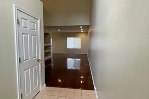 1904 Maureen Dr, Hoffman Estates, IL 60192 - Photo 2