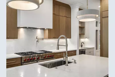 1228 W Wellington Avenue, Chicago, IL 60657 - Photo 16