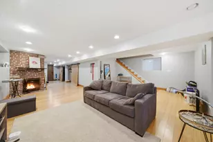 1033 W Dakin St, Chicago, IL 60613 - Photo 12