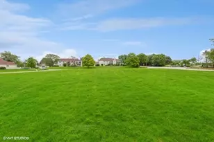 7050 Brighton Ct, Woodridge, IL 60517 - Photo 10