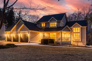 41W716 Hunters Hill Dr, Saint Charles, IL 60175 - Photo 1